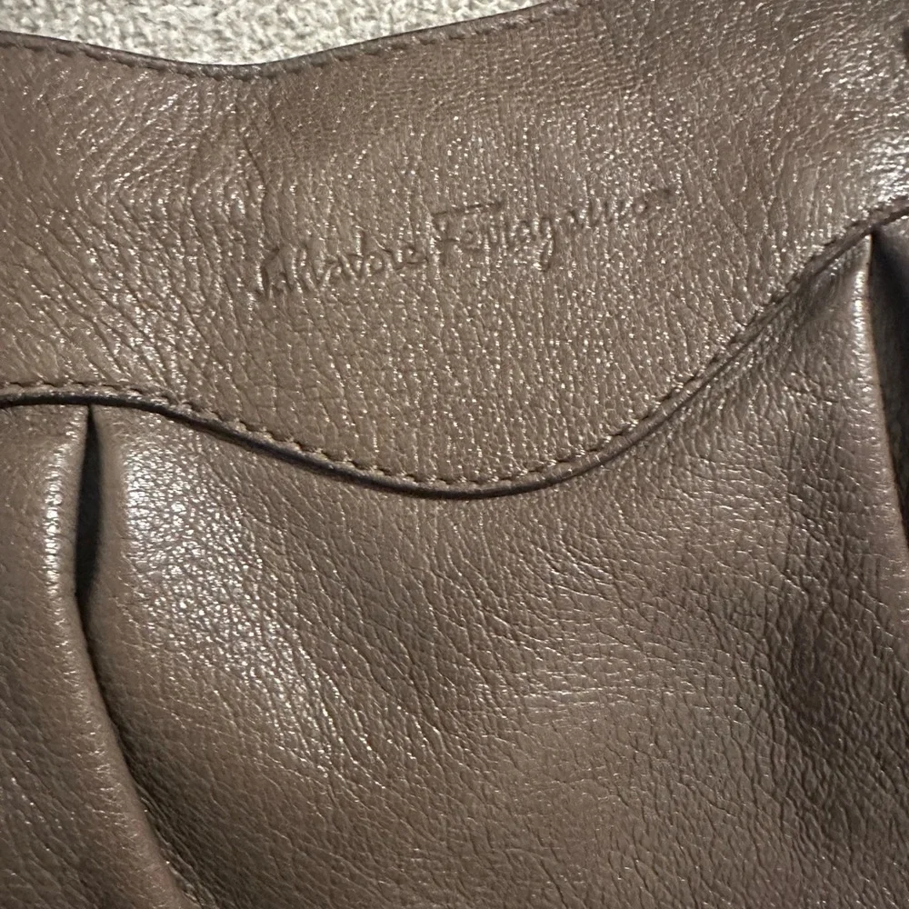 ‼️SOLD‼️Salvatore Ferragamo Gancini Shoulder Bag Leather Brown Silver - Picture 4 of 10